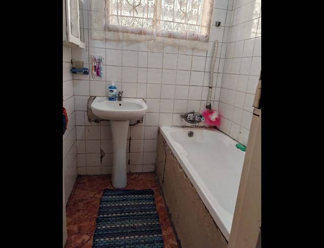 2 BEDROOM HOUSE FOR SALE IN LENASIA SOUTH EXT 4